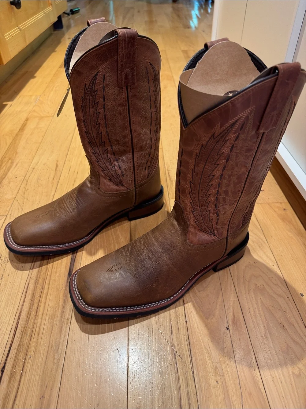 Men's Beyond the Barn Tulane size 8.5 Brown Leather Cowboy Boots